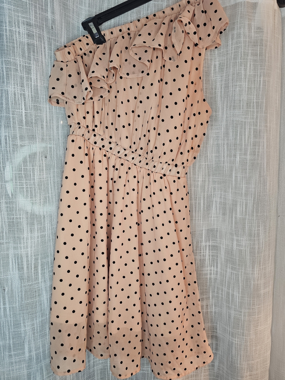 ANDREE BY UNIT Peach Polka Dot One-Shoulder Dress with Ruffle